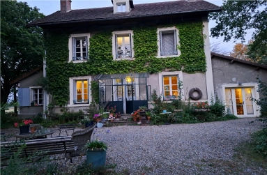 Beautiful bourgeois house, on a plot of 7104 m2 with garage and workshop for sale for 284,000€ in Allier, Auvergne