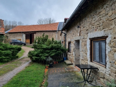 Charming natural stone house with 2nd house and large barn on grounds of 9,5 ha for sale for 275,000€ in Allier, Auvergne