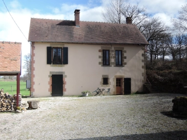 Lovely property with outbuildings located on 1,2 hectares of land on the border of a river for sale for 229,000€ in Allier, Auvergne