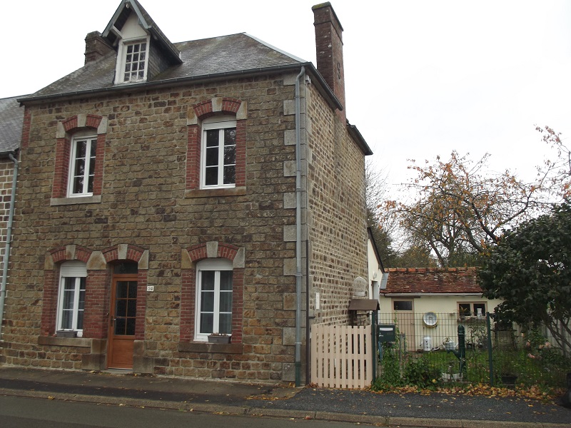 Village cottage with bright rooms and enclosed small garden  for sale for 64,300&euro; in Orne, Normandy