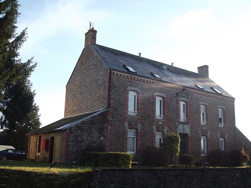 Old gendarmerie, built in the 1800's with many possibilities  for sale for 148,400€ in Orne, Normandy