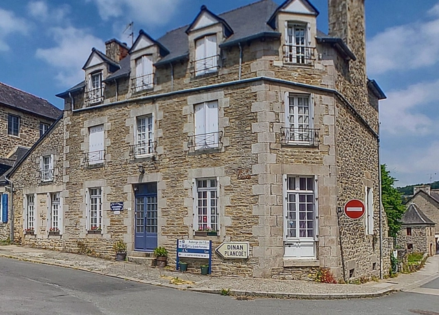 
JUGON LES LACS - Once A Beautiful Old Mill now an Elegant Family Home or BetB Business in Thriving Tourist Town
 for sale for 294,000&euro; in Côtes-d'Armor, Brittany