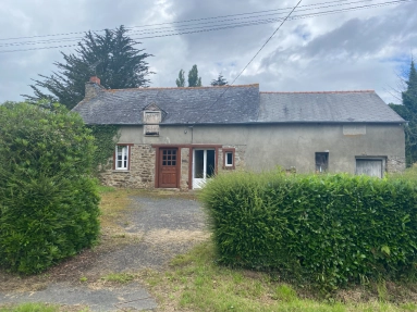 
Country house of 115sqm to renovate located on a beautiful plot of 1882sqm
 for sale for 97,650€ in Côtes-d'Armor, Brittany