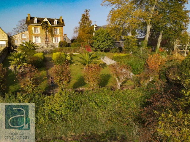 
Sole agent - Magnificent period property with panoramic views over the Rance estuary
 for sale for 849,750&euro; in Côtes-d'Armor, Brittany