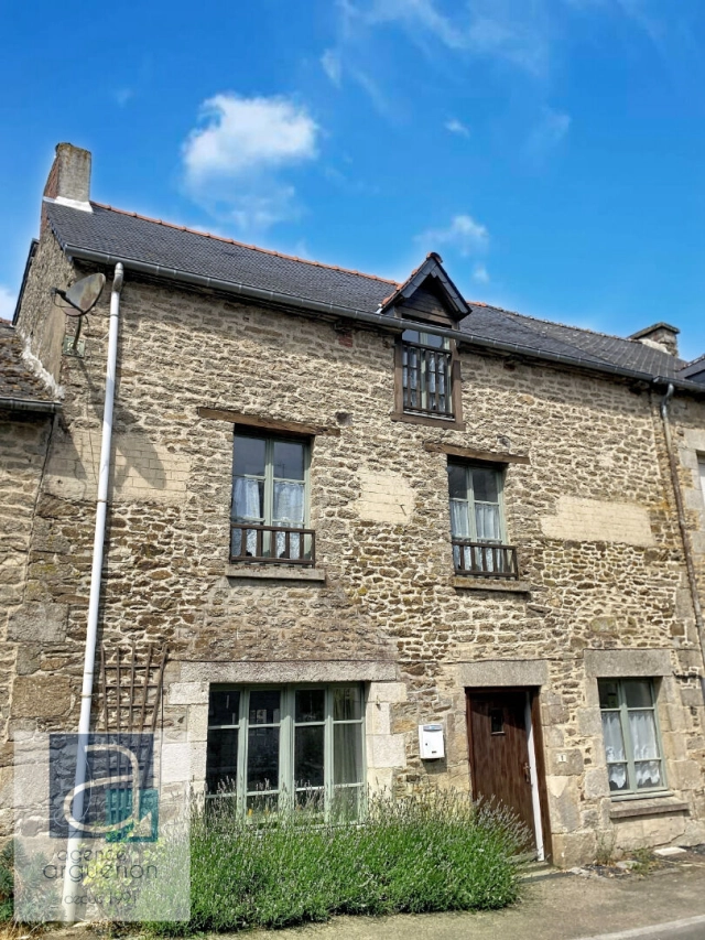 
SOLE AGENCY: YVIGNAC-LA-TOUR - Charming 4 Bedroom Stone House in the Centre of a Popular and Vibrant Village.
 for sale for 128,400&euro; in Côtes-d'Armor, Brittany
