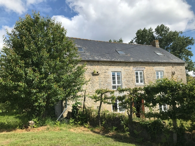 
SOLE AGENT: YVIGNAC LA TOUR - Substantial and Well Refurbished 3 Bedroom Stone House with 3/4 acre
 for sale for 263,125&euro; in Côtes-d'Armor, Brittany