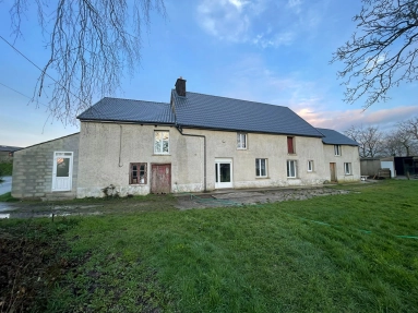 
LANRELAS- Longère à rénover
 for sale for 108,000€ in Côtes-d'Armor, Brittany