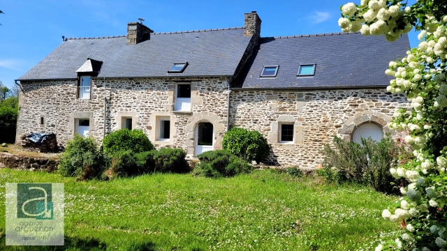 
Lovely stone longère possible gîte, between Jugon les Lacs and the coast
 for sale for 299,500&euro; in Côtes-d'Armor, Brittany