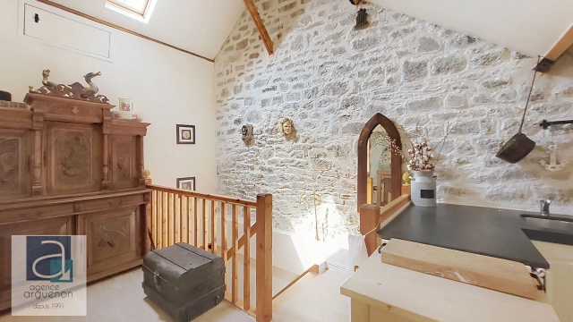 
SOLE AGENCY - DINAN : Superb 3 Bedroom 2nd Floor Apartment with Garage in the Centre of Town and Within Easy Walking Distance of the Historic Medieval Centre.
 for sale for 249,570&euro; in Côtes-d'Armor, Brittany