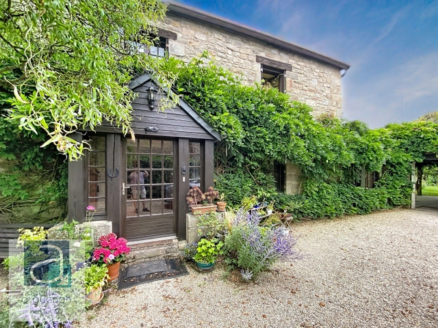 
PLELAN-LE-PETIT: Elegant and Secluded Detached Stone-Built Property with Charming Landscaped Gardens in a Quiet Hamlet Location Close to a Popular and Vibrant Village with Excellent Amenities.
 for sale for 399,000&euro; in Côtes-d'Armor, Brittany