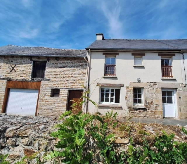 
5 minutes from BROONS - 2 bedroom house with garage, ideal first purchase or investment.
 for sale for 97,650&euro; in Côtes-d'Armor, Brittany