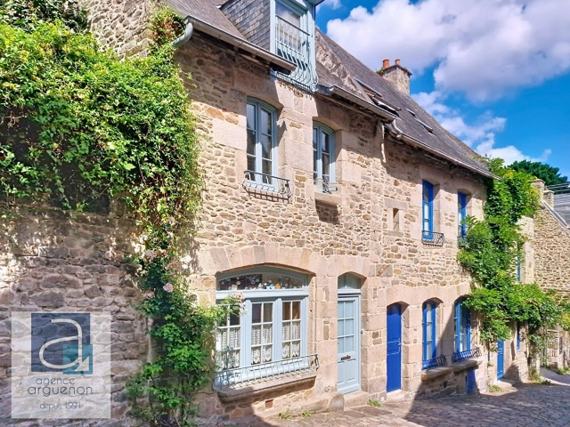 
DINAN - Character house with magnificent glass extension open onto lush courtayrd
 for sale for 249,900&euro; in Côtes-d'Armor, Brittany