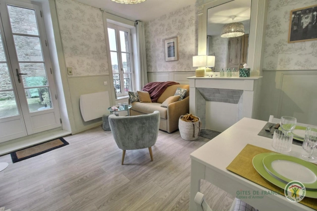 1 Bedroom(s) - 0 m² land for sale in Côtes-d'Armor, Brittany, France - FrenchPropertyPortal.com
Bijou Bijou ! Unique apartment with terrace overlooking the Market Square
for sale for 179,900€ in Côtes-d'Armor, Brittany