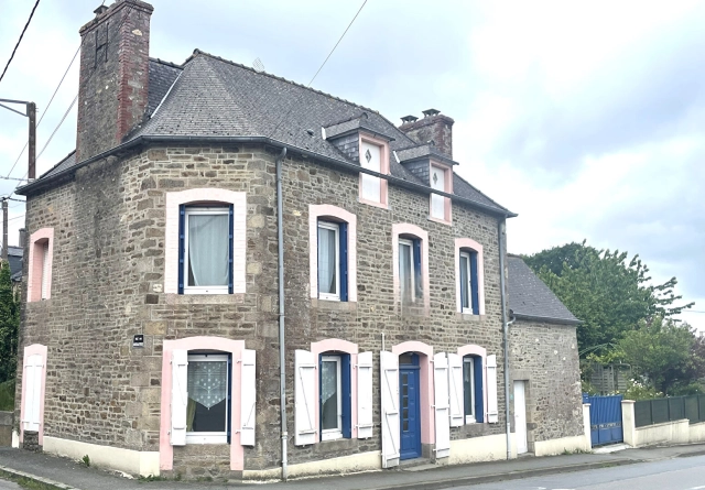
Between Dinan, Saint Malo and Dinard, elegant townhouse in dynamic village 10 minutes from Dinard
 for sale for 242,075&euro; in Côtes-d'Armor, Brittany