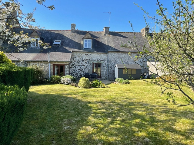 
Stone cottage in pretty village near the coast
 for sale for 283,500&euro; in Côtes-d'Armor, Brittany