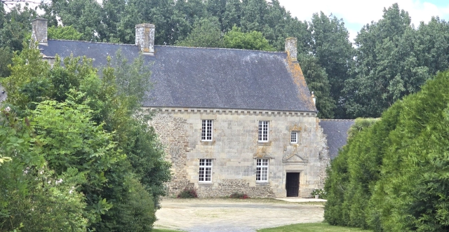 
Manor house, cottage, pond and woods, in a small hamlet, between land and sea, near Dinan and Plancoet
 for sale for 426,400&euro; in Côtes-d'Armor, Brittany