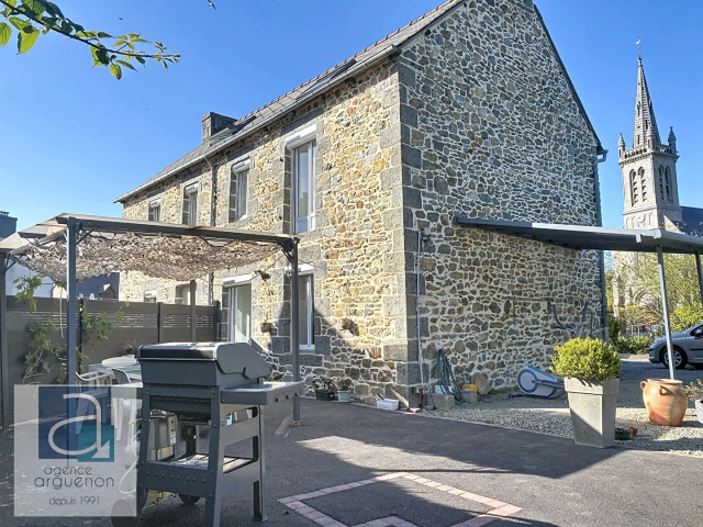 4 Bedroom(s) - 1 Bathroom(s) - 0 m² land for sale in Côtes-d'Armor, Brittany, France - FrenchPropertyPortal.com
Elegant country house between Broons and Plénée-Jugon,
for sale for 184,450€ in Côtes-d'Armor, Brittany