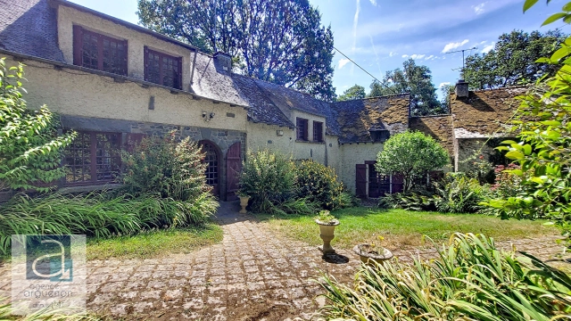 
Character property in a cul-de-sac with a pond and preserved natural grounds
 for sale for 262,500&euro; in Côtes-d'Armor, Brittany