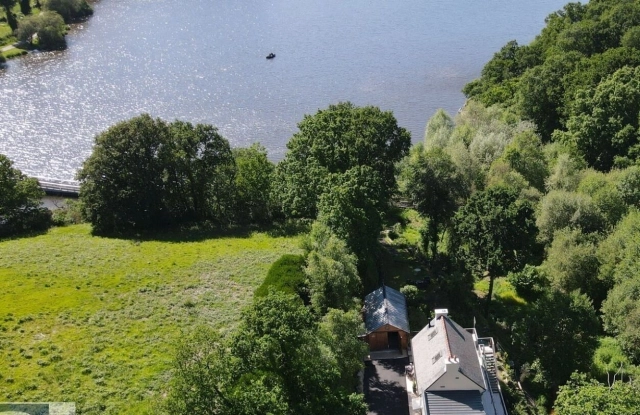 
30 mns Saint Malo - Lakeside Villa - Incredible views on lake and woodlands, secluded and close to fantastic historic village
 for sale for 519,000&euro; in Côtes-d'Armor, Brittany