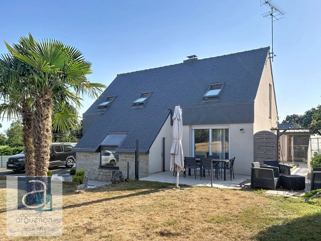 
MAROUÉ - Family home with single-level living and outbuildings - The tranquility of Maroué on the outskirts of Lamballe
 for sale for 273,000&euro; in Côtes-d'Armor, Brittany