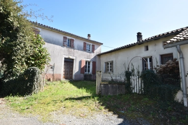 Opportunity to Renovate 2 houses for sale for 35,000€ in Charente, Poitou-Charentes