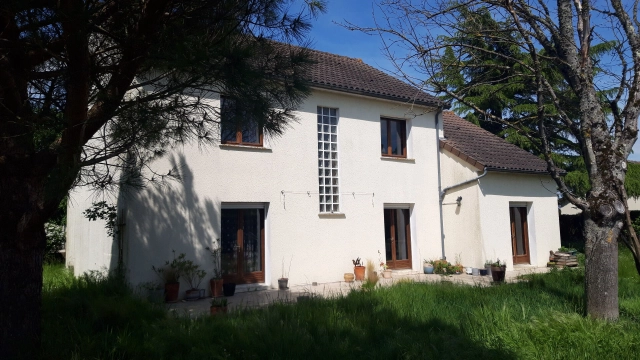 5 Bedroom(s) - 1 Bathroom(s) - 962m² land for sale in Vienne, Poitou-Charentes, France - FrenchPropertyPortal.com
MAISON INDIVIDUELLE ANNÉE 80 - NAINTRÉ
for sale for 212,000€ in Vienne, Poitou-Charentes