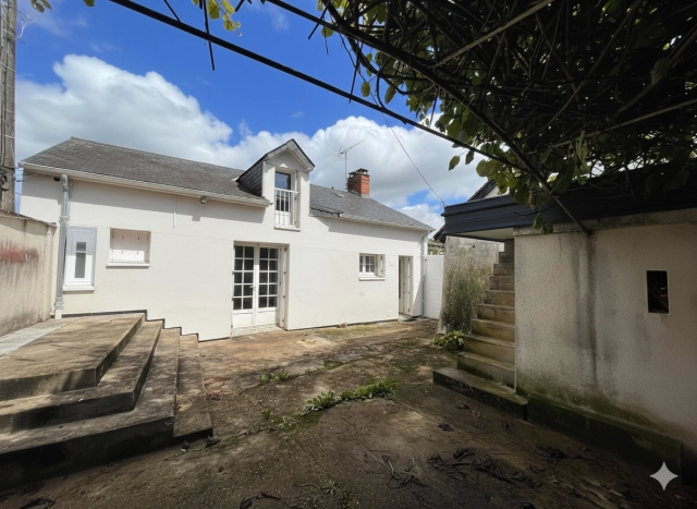 2 Bedroom(s) - 1 Bathroom(s) - 250m² land for sale in Vienne, Poitou-Charentes, France - FrenchPropertyPortal.com
HABITER OU INVESTIR - MAISON AVEC STUDIO
for sale for 89,200€ in Vienne, Poitou-Charentes
