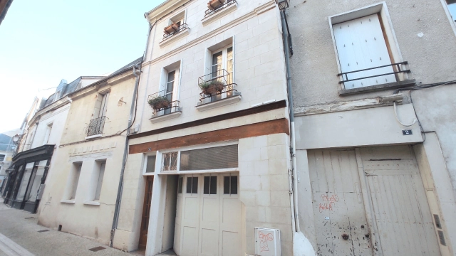 
CHARMANTE MAISON ANCIENNE A RENOVER COEUR DE VILLE
 for sale for 82,200&euro; in Vienne, Poitou-Charentes