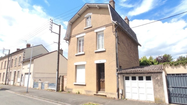 4 Bedroom(s) - 1 Bathroom(s) - 363m² land for sale in Vienne, Poitou-Charentes, France - FrenchPropertyPortal.com
MAISON DE CENTRE VILLE-QUARTIER SUD
for sale for 132,800€ in Vienne, Poitou-Charentes