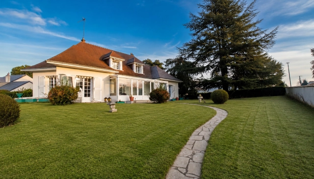 5 Bedroom(s) - 1,792m² land for sale in Vienne, Poitou-Charentes, France - FrenchPropertyPortal.com
VILLA SIX PIECES
for sale for 296,100€ in Vienne, Poitou-Charentes