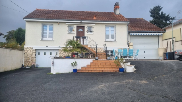 
Maison Chatellerault 4 pièce(s) 130 m2
 for sale for 175,312&euro; in Vienne, Poitou-Charentes