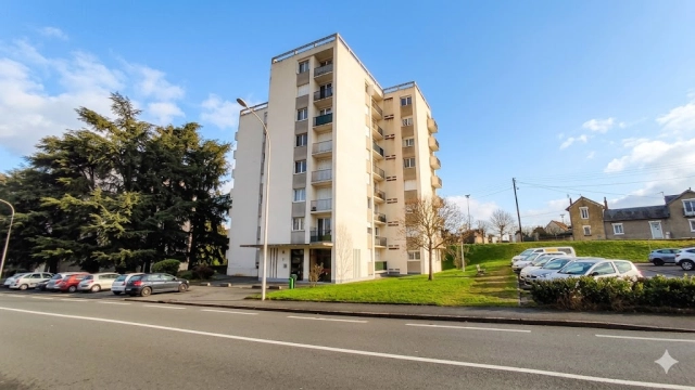 2 Bedroom(s) - 1 Bathroom(s) - 2,755m² land for sale in Vienne, Poitou-Charentes, France - FrenchPropertyPortal.com
BEL APPARTEMENT TYPE 3 DERNIER ETAGE
for sale for 52,200€ in Vienne, Poitou-Charentes