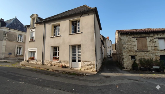 2 Bedroom(s) - 78m² land for sale in Vienne, Poitou-Charentes, France - FrenchPropertyPortal.com
MAISON DE CENTRE BOURG A RENOVER
for sale for 52,200€ in Vienne, Poitou-Charentes