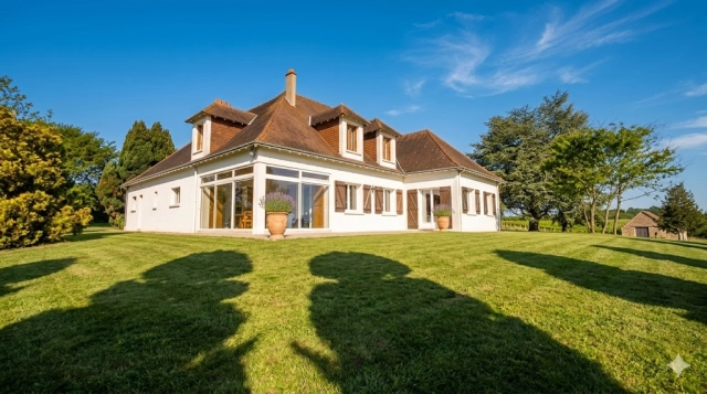 4 Bedroom(s) - 1 Bathroom(s) - 7,840m² land for sale in Vienne, Poitou-Charentes, France - FrenchPropertyPortal.com
BELLE VILLA AVEC VUE SUR LA CAMPAGNE
for sale for 280,230€ in Vienne, Poitou-Charentes