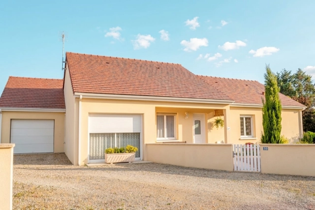 3 Bedroom(s) - 669m² land for sale in Vienne, Poitou-Charentes, France - FrenchPropertyPortal.com
PAVILLON PLAIN-PIED 2006
for sale for 269,662€ in Vienne, Poitou-Charentes