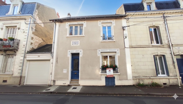 3 Bedroom(s) - 1 Bathroom(s) - 324m² land for sale in Vienne, Poitou-Charentes, France - FrenchPropertyPortal.com
MAISON CENTRE VILLE AVEC JARDIN ET GARAGE
for sale for 223,125€ in Vienne, Poitou-Charentes