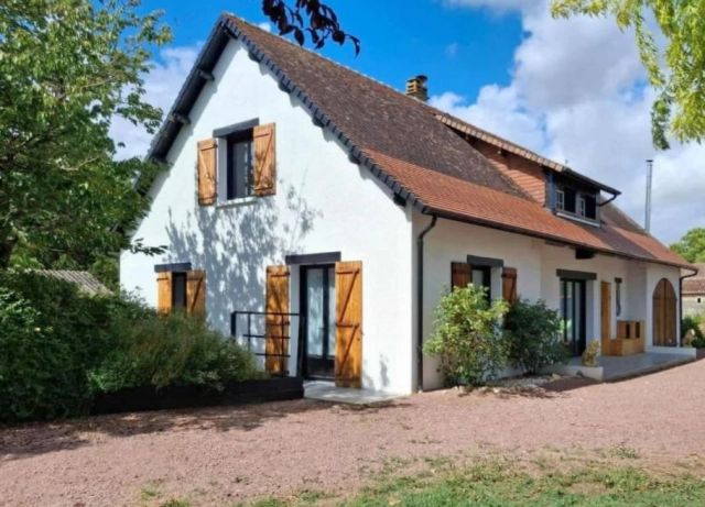 6 Bedroom(s) - 1,797m² land for sale in Vienne, Poitou-Charentes, France - FrenchPropertyPortal.com
MAISON RENOVEE
for sale for 317,150€ in Vienne, Poitou-Charentes
