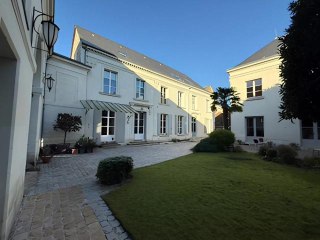 
RARE -HOTEL PARTICULIER
 for sale for 595,000&euro; in Vienne, Poitou-Charentes