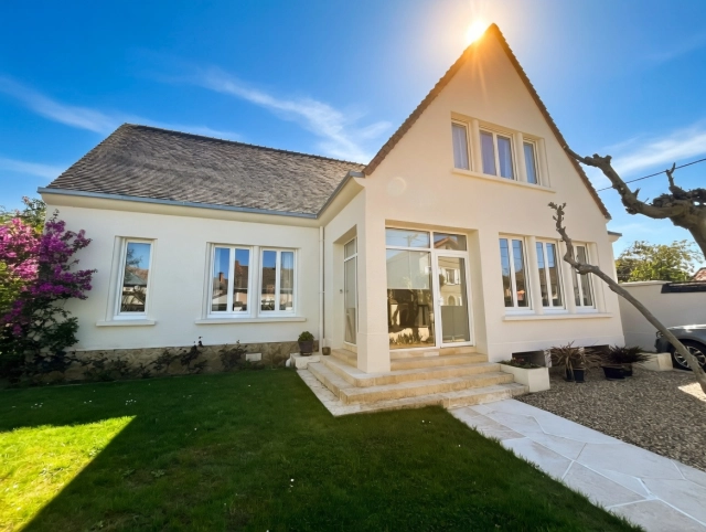 
EXCLUSIF - MAISON ART DECO AVEC PISCINE
 for sale for 540,000&euro; in Vienne, Poitou-Charentes