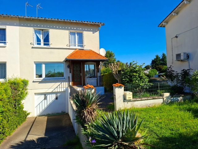 3 Bedroom(s) - 1 Bathroom(s) - 348m² land for sale in Vienne, Poitou-Charentes, France - FrenchPropertyPortal.com
IDEAL PRIMO ACCCESSION OU INVESTISSEMENT LOCATIF
for sale for 107,200€ in Vienne, Poitou-Charentes