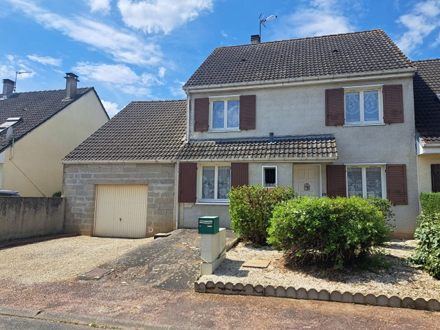4 Bedroom(s) - 1 Bathroom(s) - 331m² land for sale in Vienne, Poitou-Charentes, France - FrenchPropertyPortal.com
MAISON QUARTIER DU LAC
for sale for 122,500€ in Vienne, Poitou-Charentes