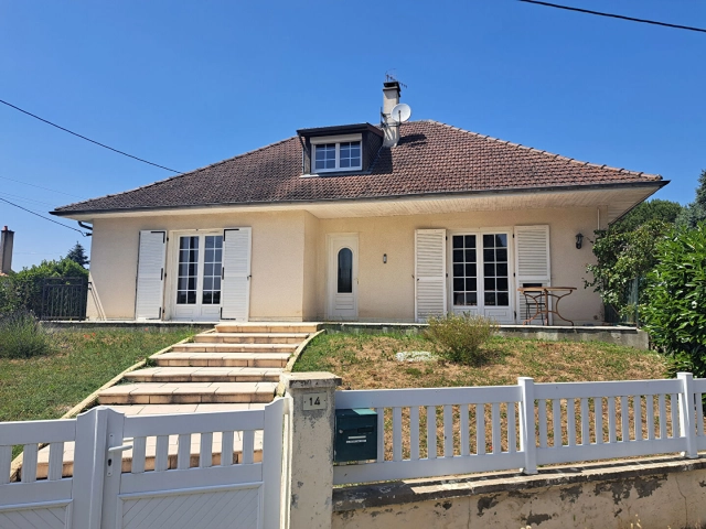 3 Bedroom(s) - 1 Bathroom(s) - 568m² land for sale in Vienne, Poitou-Charentes, France - FrenchPropertyPortal.com
PROCHE FORET DE MOULIERE - MAISON PLAIN-PIED
for sale for 233,750€ in Vienne, Poitou-Charentes