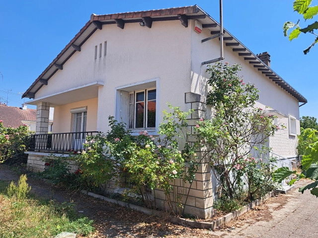 3 Bedroom(s) - 1 Bathroom(s) - 650m² land for sale in Vienne, Poitou-Charentes, France - FrenchPropertyPortal.com
MAISON SUR SOUS SOL
for sale for 127,500€ in Vienne, Poitou-Charentes