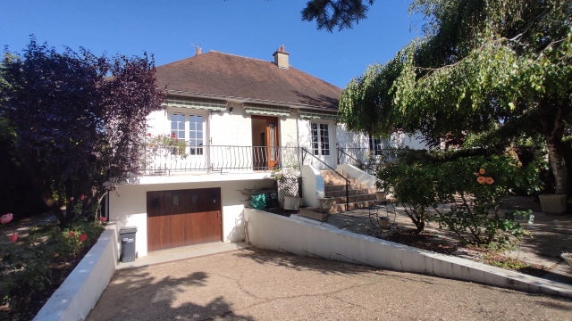 5 Bedroom(s) - 606m² land for sale in Vienne, Poitou-Charentes, France - FrenchPropertyPortal.com
MAISON SUR SOUS SOL - SECTEUR EST
for sale for 201,875€ in Vienne, Poitou-Charentes
