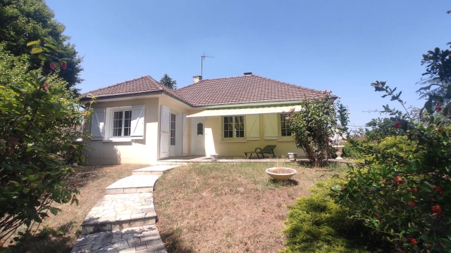 
QUARTIER OUEST- PAVILLON SUR SOUS SOL
 for sale for 164,680&euro; in Vienne, Poitou-Charentes