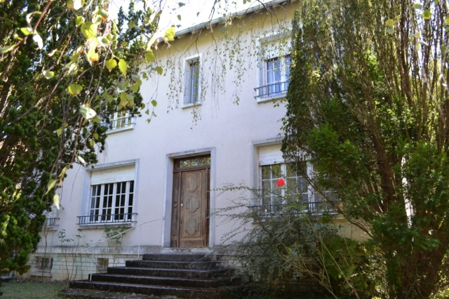 5 Bedroom(s) - 1 Bathroom(s) - 3,640m² land for sale in Vienne, Poitou-Charentes, France - FrenchPropertyPortal.com
MAISON DE CARACTERE PROCHE CENTRE LA ROCHE POSAY
for sale for 244,000€ in Vienne, Poitou-Charentes