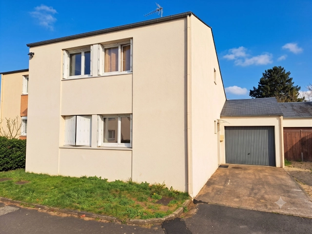 3 Bedroom(s) - 340m² land for sale in Vienne, Poitou-Charentes, France - FrenchPropertyPortal.com
MAISON RENOVEE
for sale for 138,125€ in Vienne, Poitou-Charentes