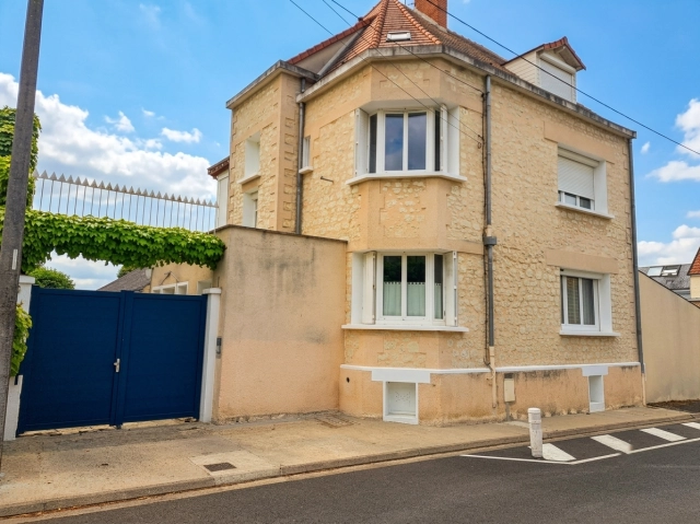 5 Bedroom(s) - 1 Bathroom(s) - 1,384m² land for sale in Vienne, Poitou-Charentes, France - FrenchPropertyPortal.com
MAISON SPACIEUSE AVEC PISCINE
for sale for 385,980€ in Vienne, Poitou-Charentes