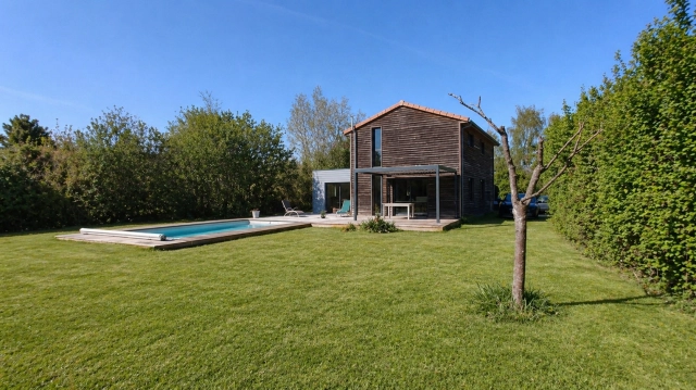 4 Bedroom(s) - 1,000m² land for sale in Vienne, Poitou-Charentes, France - FrenchPropertyPortal.com
MAISON CONTEMPORAINE AVEC PISCINE
for sale for 265,625€ in Vienne, Poitou-Charentes