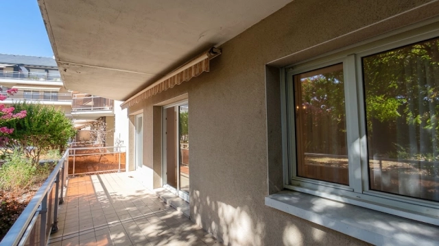 2 Bedroom(s) - 2,454m² land for sale in Vienne, Poitou-Charentes, France - FrenchPropertyPortal.com
CENTRE RARE ! APPARTEMENT DE TYPE 3 AVCE TERRASSE
for sale for 244,375€ in Vienne, Poitou-Charentes